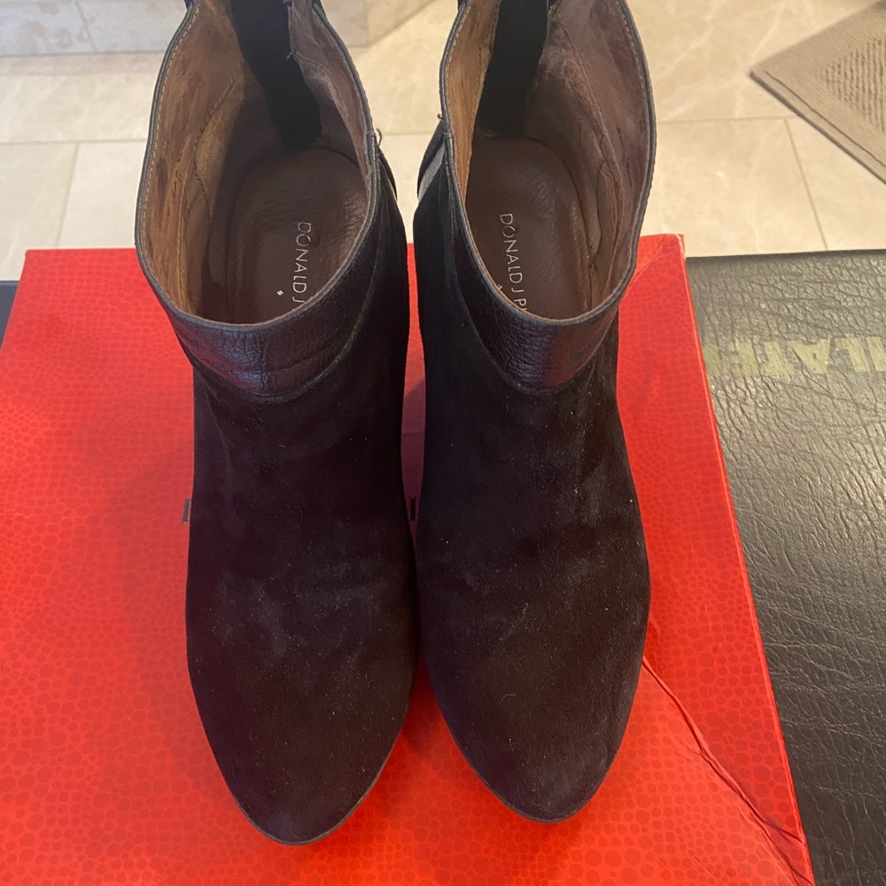Donald Pliner Black Suede booties size 8 1/2 M